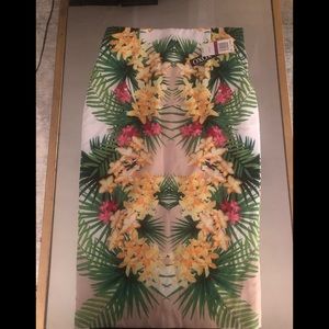 ☀️XOXO brand tropical midi skirt with back split